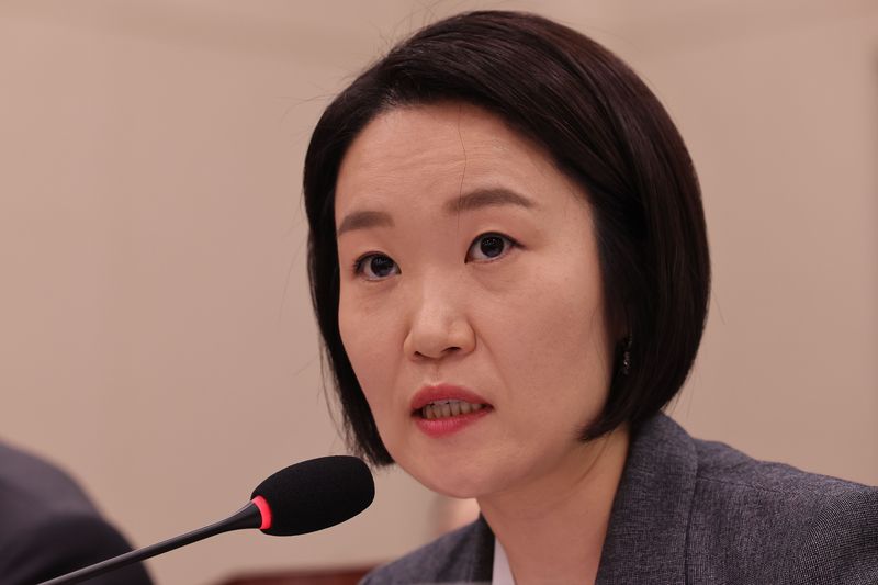 [서울=뉴시스] 최진석 기자 = 이소영 중소벤처기업부 장관이 지난 7일 여의도 국회에서 열린 산업통상자원중소벤처기업위원회의 중소벤처기업부 국정감사에 출석해 의원 질의에 답변하고 있다. 2026.10.10. myjs@newsis.com
