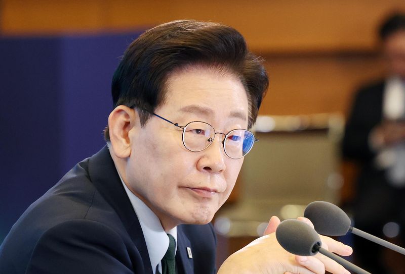이재명 대통령이 7일 대한상공회의소에서 열린 한국형 녹색대전환(K-GX) 전략 국민보고회에서 참석자의 발언을 듣고 있다. 뉴시스