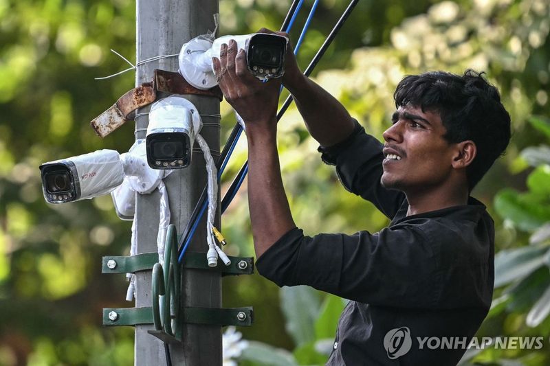 "스파이보다 낫다"…해킹에 뚫린 CCTV&middot;웹캠, 전쟁 도구됐다