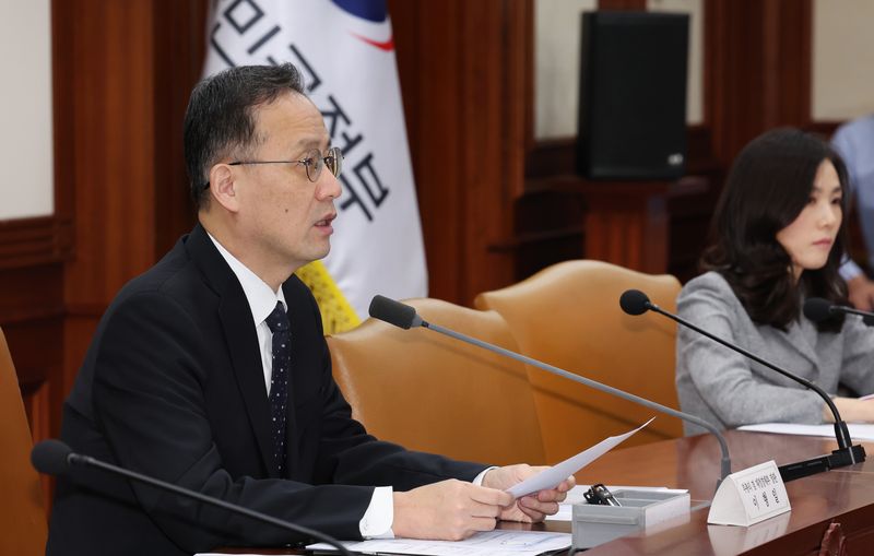 이형일 부총리 겸 재정경제부 장관이 12일 서울 종로구 정부서울청사에서 열린 대외경제장관회의를 주재하고 있다. 뉴스1