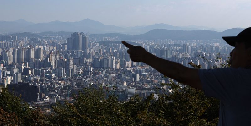 지난 11일 서울 남산에서 본 아파트 단지. 뉴시스