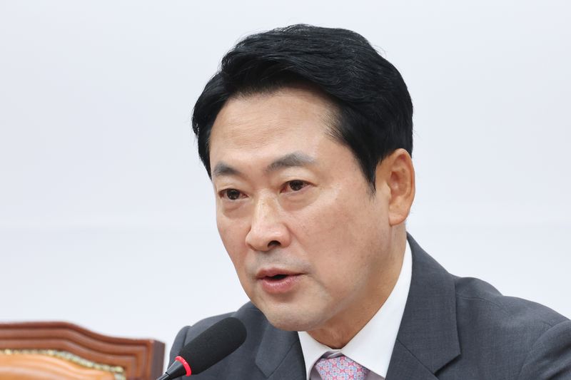 장동혁 국민의힘 대표가 12일 서울 여의도 국회에서 열린 최고위원회의에서 발언하고 있다. 뉴스1