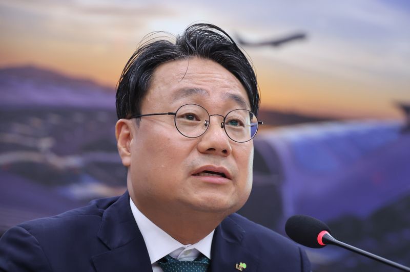 (서울=뉴스1) 신웅수 기자 = 이성훈 한국토지주택공사 사장이 12일 서울 여의도 국회에서 열린 국토교통위원회의 한국토지주택공사 등에 대한 국정감사에서 의원 질의에 답변하고 있다. 사진=뉴스1화상
