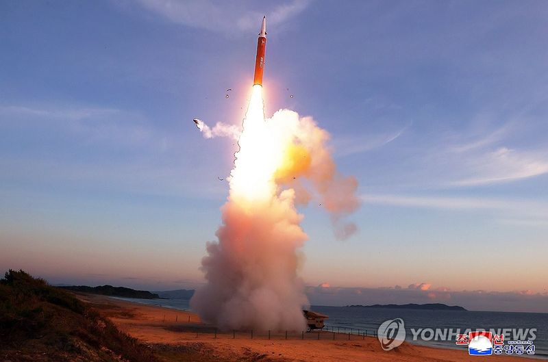 북한, 중거리전략미사일 발사훈련 3일 진행 (출처=연합뉴스)