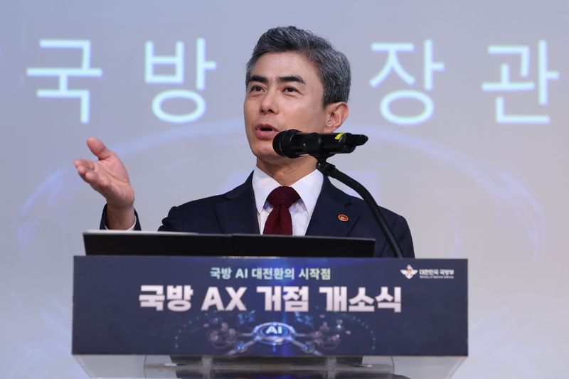 강신철 국방부 장관이 12일 경기 성남 판교테크노밸리 스타트업캠퍼스에서 열린 국방 AX거점 개소식에서 환영사를 하고 있다. 뉴시스