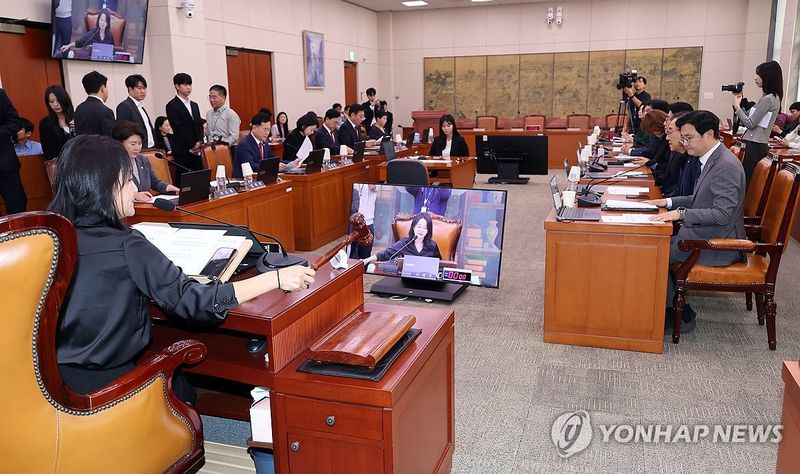 문체위, 국감 증인 등 출석 요구의 건 의결. 연합뉴스
