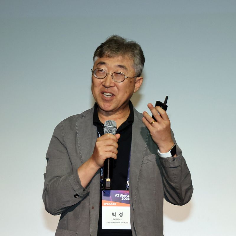 박경 SK하이닉스 Edge Intelligence 담당 부사장이 지난 9월 9일 서울 롯데월드타워 롯데시네마에서 열린 AI월드 2026에서 강연을 하고 있다. 사진=서동일 기자