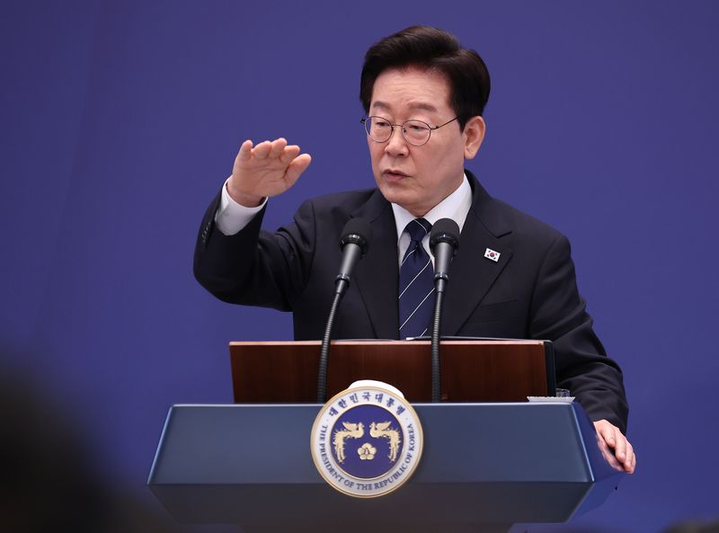 이재명 대통령이 지난달 18일 청와대 영빈관에서 기자회견을 하고 있다. 연합뉴스