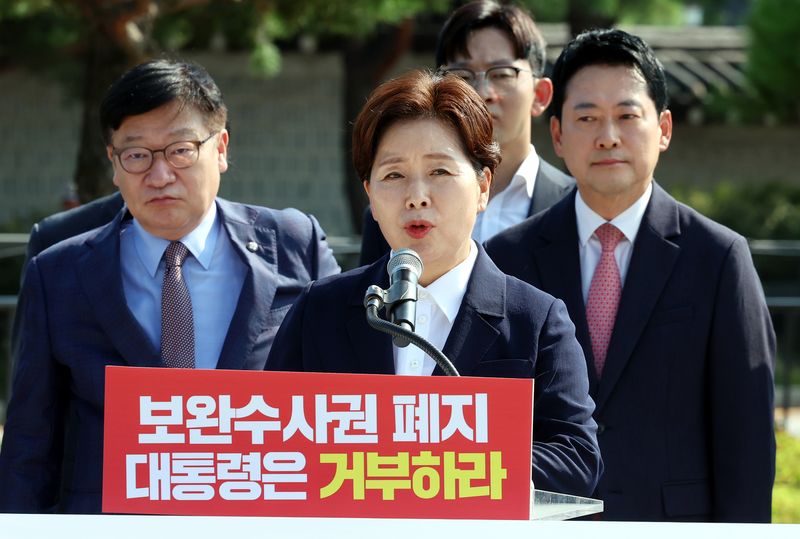 [서울=뉴시스] 박영태 기자 = 양향자 국민의힘 최고위원이 3일 서울 종로구 청와대 분수대 앞에서 열린 보완수사권 폐지 악법 거부권 촉구 현장 최고위원회의애서 발언하고 있다. 2026.08.03. since1999@newsis.com