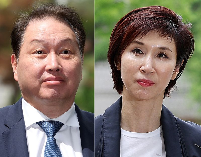 최태원 SK그룹 회장(왼쪽)과 노소영 아트센터 나비 관장이 2024년 4월 16일 오후 서울 서초구 고등법원에서 열린 이혼 관련 항소심 변론기일에 출석하며 취재진 질문에 답하고 있다. 뉴스1