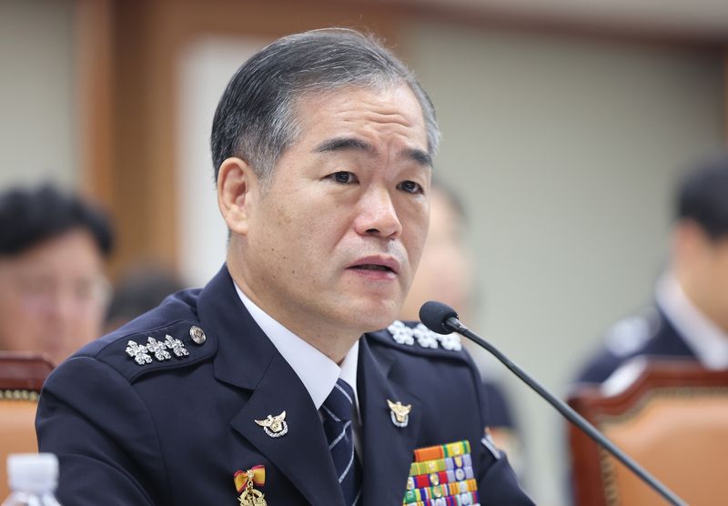 [서울=뉴시스] 김금보 기자 = 김종철 경찰청장 직무대행이 12일 서울 서대문구 경찰청에서 열린 국회 행정안전위원회의 경찰청에 대한 국정감사에서 의원 질의에 답변을 하고 있다. 2026.10.12. kgb@newsis.com /사진=뉴시스