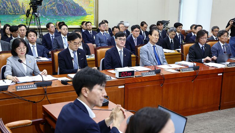 지난 7월 28일 여의도 국회에서 열린 정무위원회 제2차 전체회의에 채이배 국무총리비서실장, 임기근 국무조정실장 등이 출석해 있다. 2026.7.28 ⓒ 뉴스1 김도우 기자