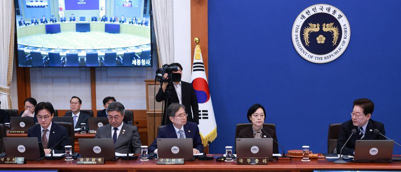 이재명 대통령이 13일 청와대에서 열린 국무회의에서 발언을 하고 있다. 청와대통신사진기자단