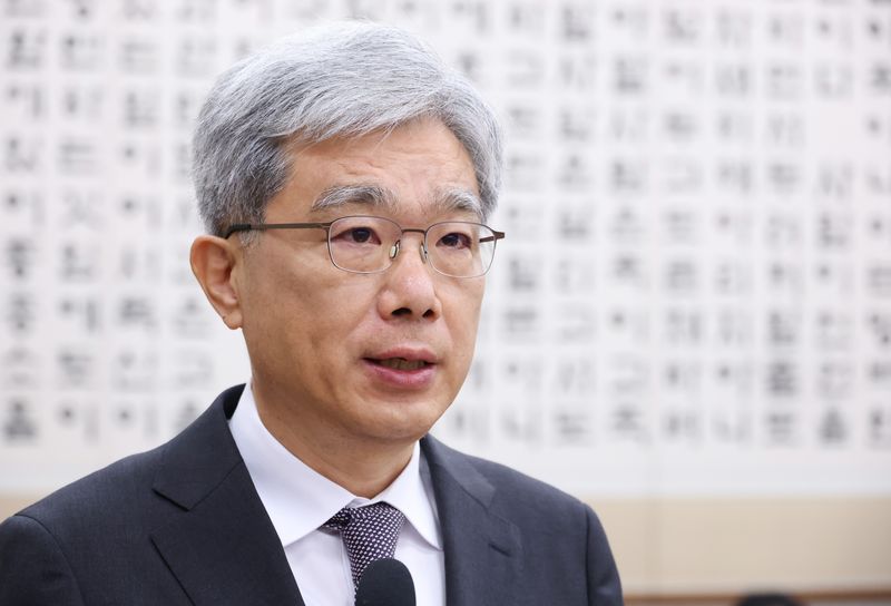 김상환 헌법재판소장이 13일 국회에서 열린 법제사법위원회 국정감사에 출석해 인사말을 하고 있다. 연합뉴스