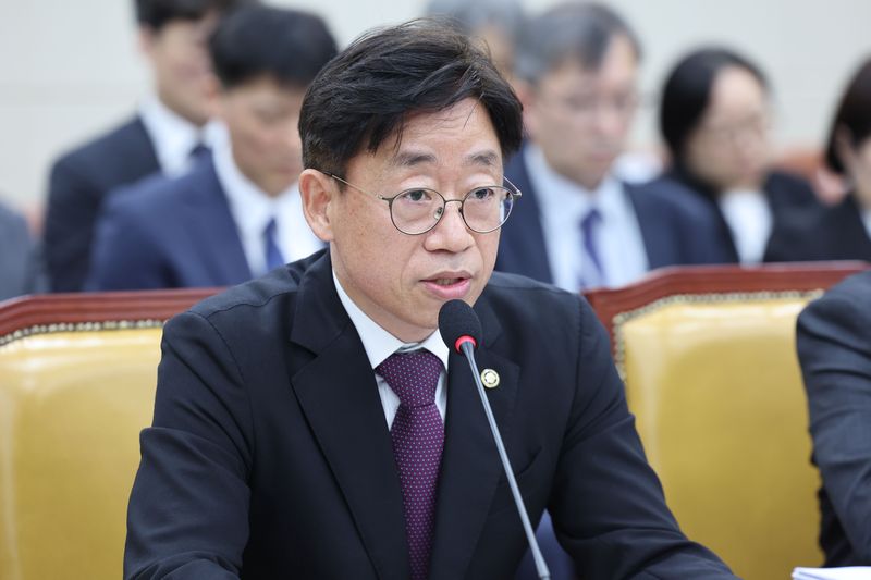 오태석 우주항공청장이 13일 여의도 국회에서 열린 과학기술정보방송통신위원회의 원안위 등에 대한 국정감사에 출석해 의원 질의에 답변하고 있다. 뉴시스