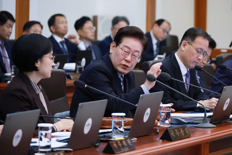 이재명 대통령이 13일 청와대에서 열린 국무회의에서 발언하고 있다. 연합뉴스