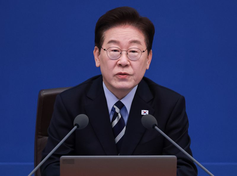 이재명 대통령이 13일 청와대에서 열린 국무회의에서 발언을 하고 있다. 청와대통신사진기자단