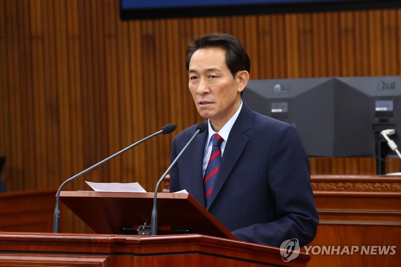 우상호 강원도지사가 13일 도의회에서 열린 제349회 임시회 제3차 본회의 도정질문에서 신청사 이전 관련 질의에 답변하고 있다. 연합뉴스