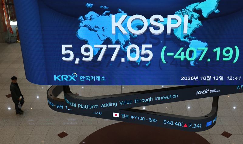 13일 서울 여의도 한국거래소에 코스피 및 개별 종목 지수가 표시되고 있다. 연합뉴스 제공