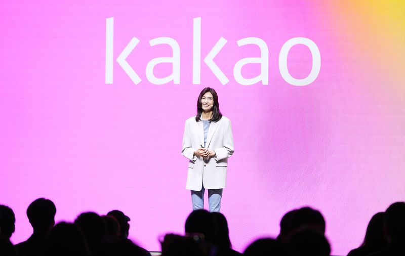 정신아 카카오 대표가 13일 경기 용인시 카카오 AI 캠퍼스에서 열린 '이프 카카오(if kakao) 2026'에서 발표하고 있다. 카카오 제공