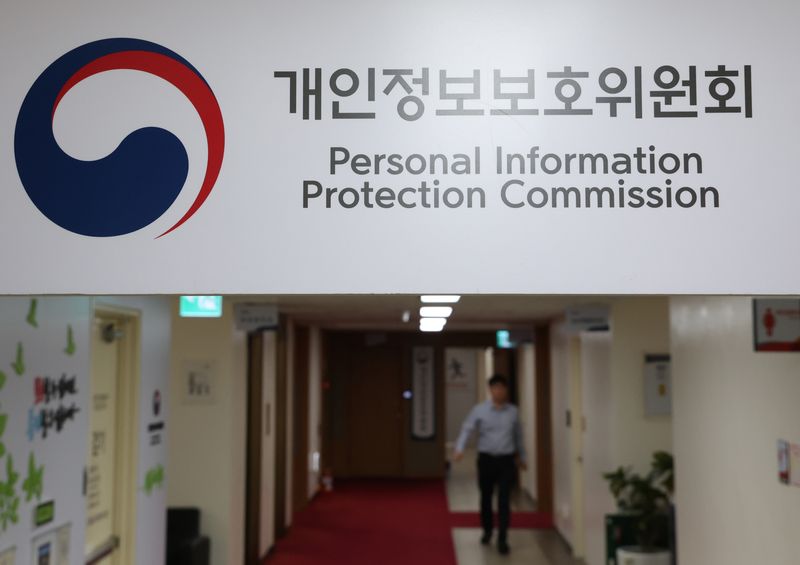 최근 금융권 대규모 해킹 등 인공지능(AI)을 악용한 개인정보 탈취 위협이 커지면서 개인정보보호위원회가 19일 사용하지 않는 사이트는 탈퇴해 계정을 정리하고, 2단계 인증을 활용하는 등 개인정보 보호 수칙을 준수하도록 개인정보 보호 수칙을 발표했다. 또 기업과 기관은 방치된 시스템을 정리하고 보안 취약점을 선제적으로 점검할 것을 권고했다./사진=뉴시스화상