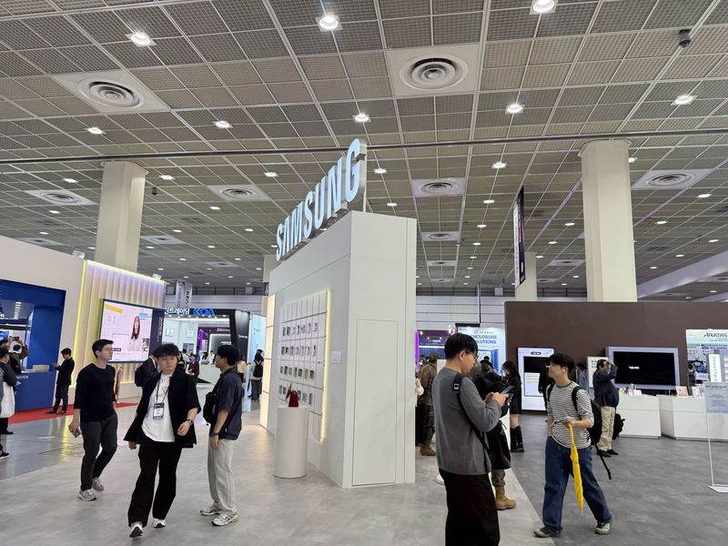 13일 서울 강남구 코엑스에서 개막한 '한국전자전(KES 2026)' 삼성전자 부스 전경. 사진=임수빈 기자
