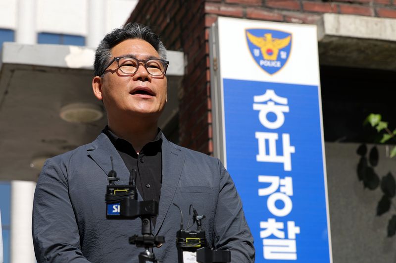 백해룡 경정이 지난달 8일 서울 송파경찰서 앞에서 기자회견을 하고 있다. 뉴시스
