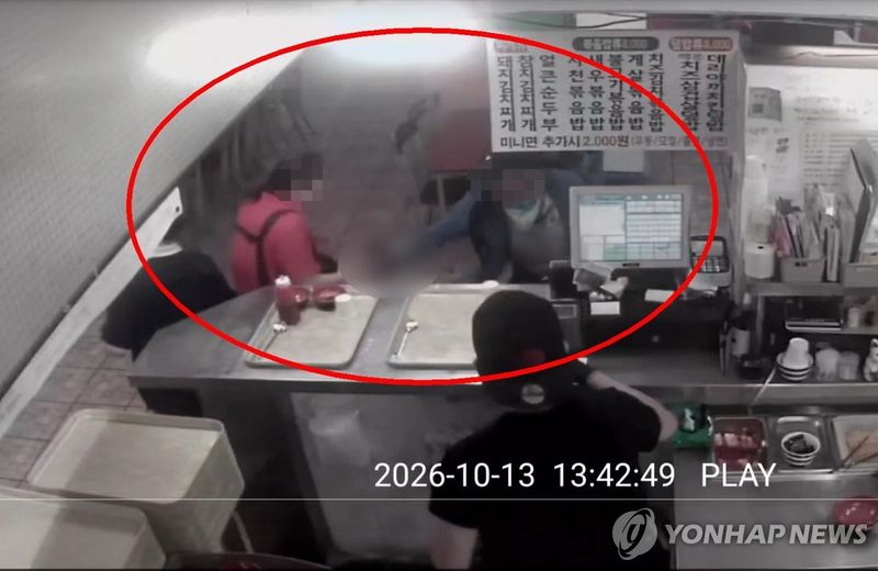 CCTV 속 인천 흉기 난동범 (출처=연합뉴스)