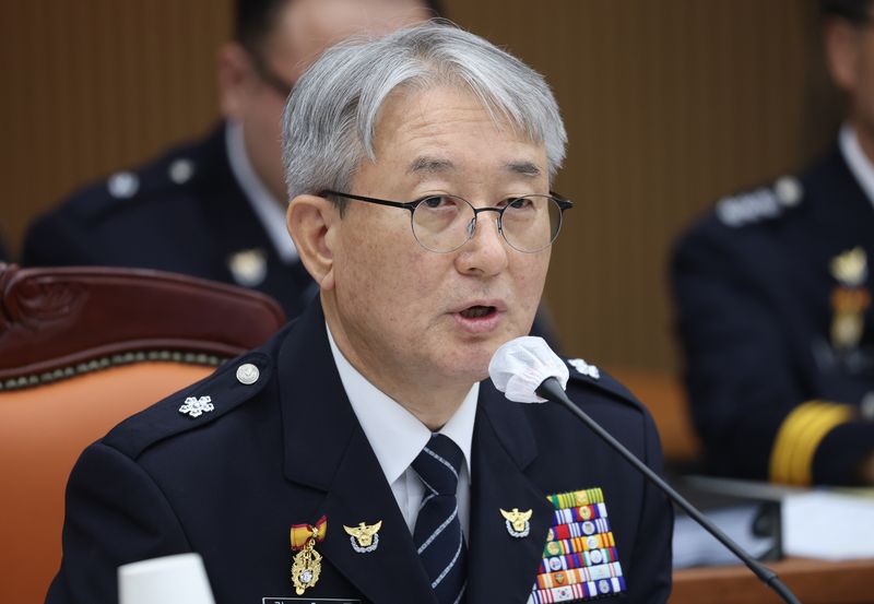 김홍근 경기남부경찰청장 직무대리가 13일 경기 수원시 장안구 경기남부경찰청에서 열린 국회 행정안전위원회의 경기남북부경찰에 대한 국정감사에서 의원 질의에 답하고 있다. /사진=뉴스1