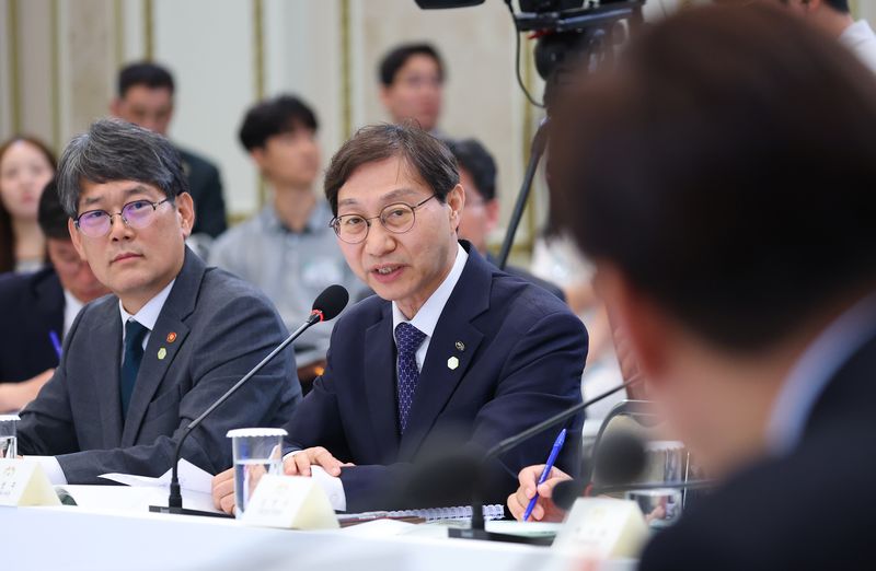 [서울=뉴시스] 조성봉 기자 = 김성주 국민연금공단 이사장이 지난 7월16일 청와대 영빈관에서 열린 '삶으로 체감하는 대체불가 대한민국-국민과 함께하는 두 번째 업무보고'에서 발언을 하고 있다. (청와대통신사진기자단) 2026.07.16. suncho21@newsis.com