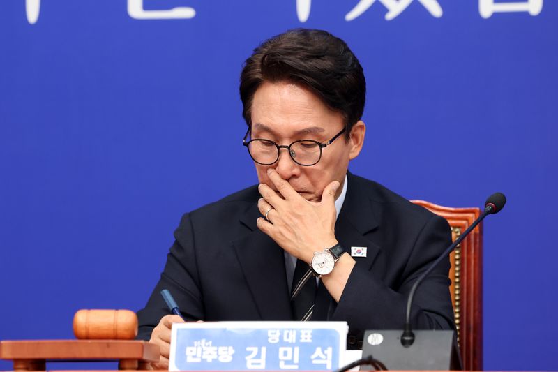 김민석 더불어민주당 대표가 12일 오전 서울 여의도 국회에서 열린 최고위원회의에서 생각에 잠겨 있다. 2026.10.12 ⓒ 뉴스1 황기선 기자