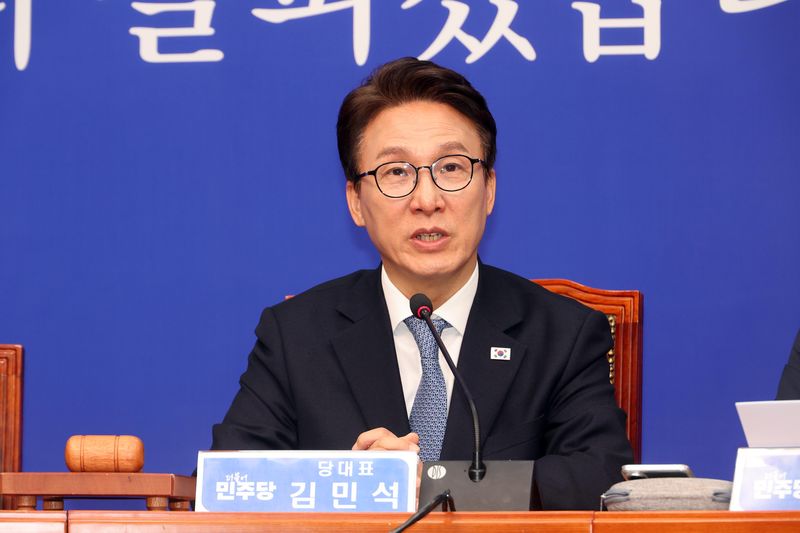 김민석 더불어민주당 대표가 14일 여의도 국회에서 열린 최고위원회의에서 발언을 하고 있다. 사진=박범준 기자