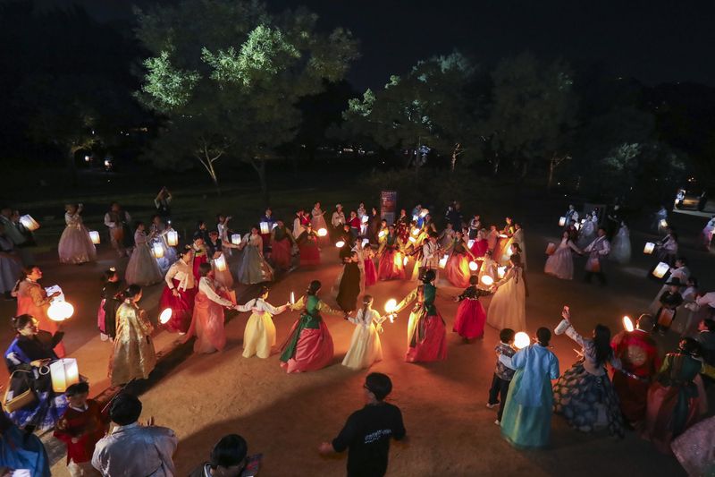 [서울=뉴시스] 경복궁 한복 연향 (사진=국가유산진흥원 제공) 2026.10.14. photo@newsis.com *재판매 및 DB 금지