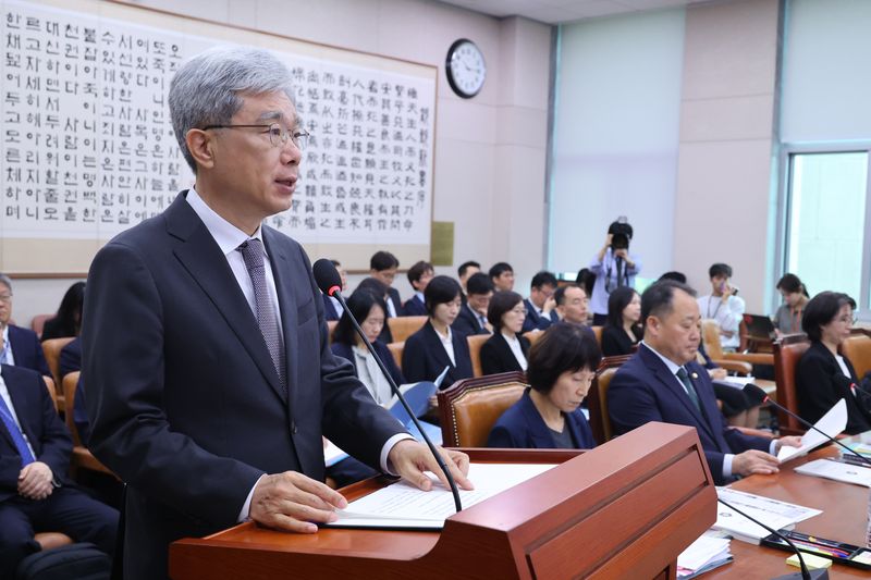 김상환 헌법재판소장이 13일 서울 여의도 국회에서 열린 법제사법위원회의 헌법재판소 등에 대한 국정감사에서 인사말을 하고 있다. 2026.10.13 ⓒ 뉴스1 신웅수 기자