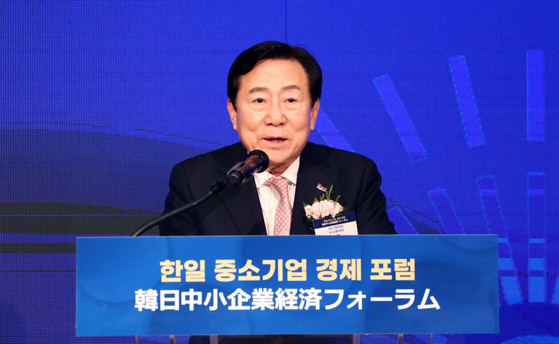 김기문 중소기업중앙회 회장이 14일 서울 여의도 중기중앙회에서 열린 ‘제2차 한·일 중소기업 경제 포럼’에서 연설하고 있다. 중기중앙회 제공
