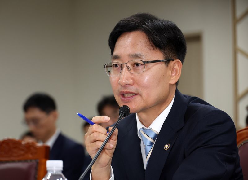 [세종=뉴시스] 배훈식 기자 = 임광현 국세청장이 13일 오후 세종시 정부세종2청사에서 열린 국회 재정경제기획위원회 국정감사에서 질의에 답변하고 있다. 2026.10.13. dahora83@newsis.com
