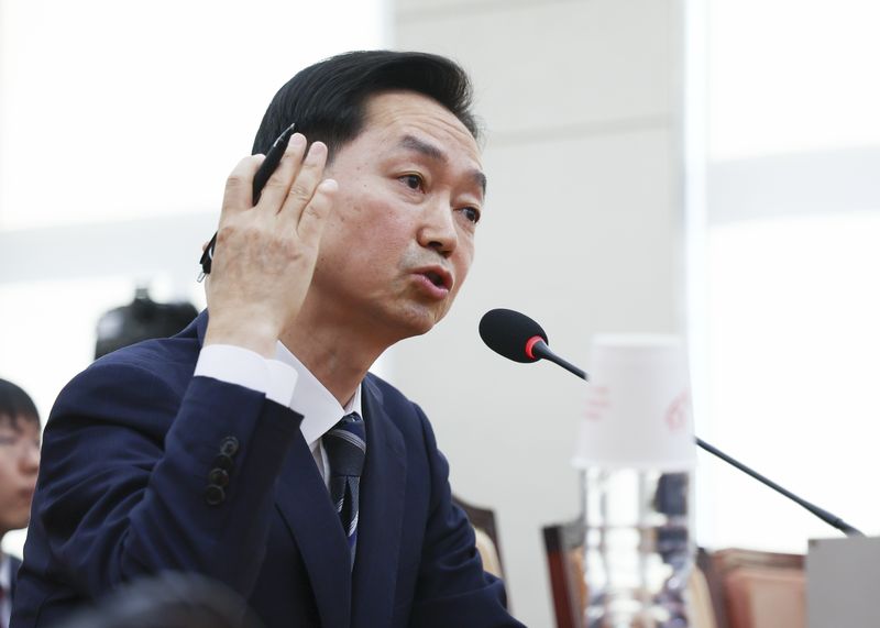 김지용 중대범죄수사청장 후보자가 14일 오전 서울 여의도 국회에서 열린 중수청장 후보자 인사청문회에서 질의에 답하고 있다. 뉴시스