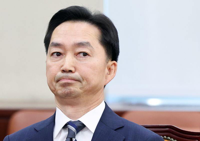 김지용 중대범죄수사청장 후보자가 14일 여의도 국회에서 열린 행정안전위원회의 중수청장 후보자 인사청문회에 출석해 생각에 잠겨 있다. 뉴시스