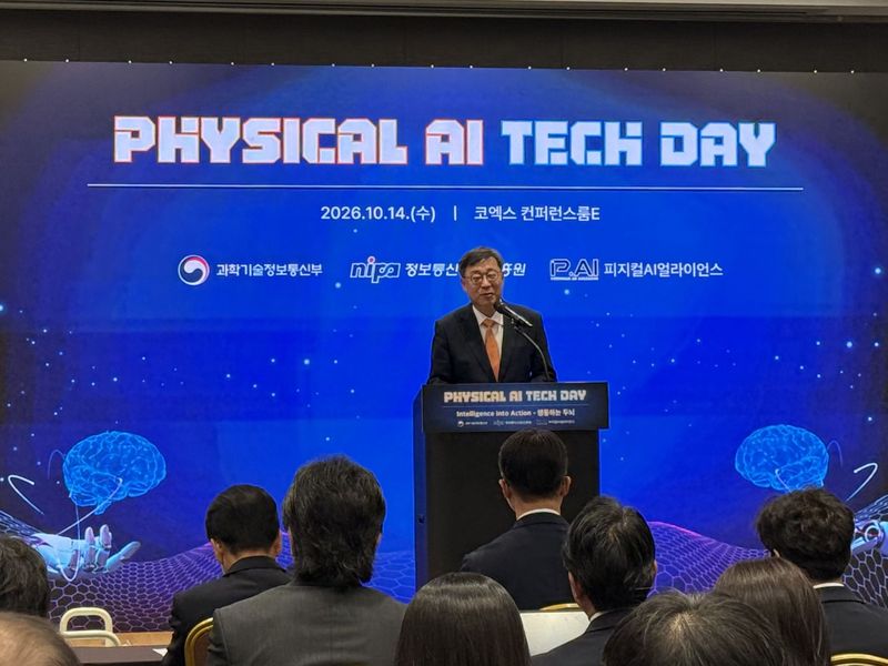 박윤규 정보통신산업진흥원(NIPA) 원장이 14일 코엑스에서 개최된 '피지컬 AI 테크데이'에서 환영사를 하고 있다. 사진=최혜림 기자