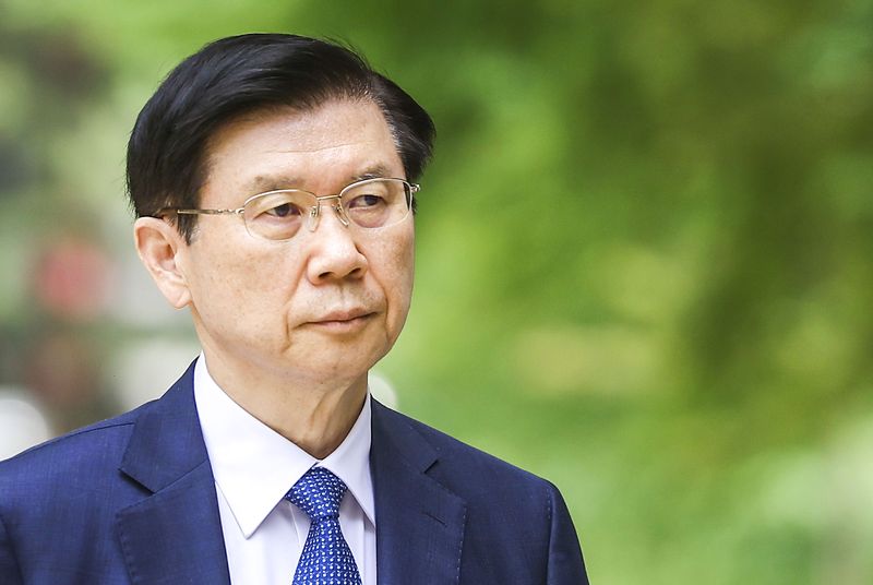 [서울=뉴시스] 정병혁 기자 = 12·3 비상계엄 이후 주요 관련자들의 비화폰 정보를 삭제한 혐의로 기소돼 1심에서 무죄 판결을 받은 박종준 전 대통령경호처장이 항소심에서 유죄로 뒤집혀 징역형을 선고받았다. 사진은 박 전 처장의 모습. 2026.10.14. jhope@newsis.com
