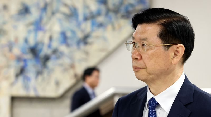 [서울=뉴시스] 박주성 기자 = 계엄 이후 윤석열 전 대통령 등 주요 관련자들의 비화폰 정보를 삭제한 혐의로 재판에 넘겨진 박종준 전 대통령경호처장이 21일 오후 서울 서초구 서울중앙지방법원에서 열린 선고기일에 출석하고 있다. 2026.05.21. park7691@newsis.com