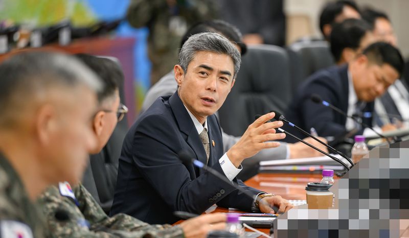 14일 오후, 강신철 국방부장관이 육군 지상작전사령부를 방문하여 군사대비태세를 점검하고 있다. 국방부 제공