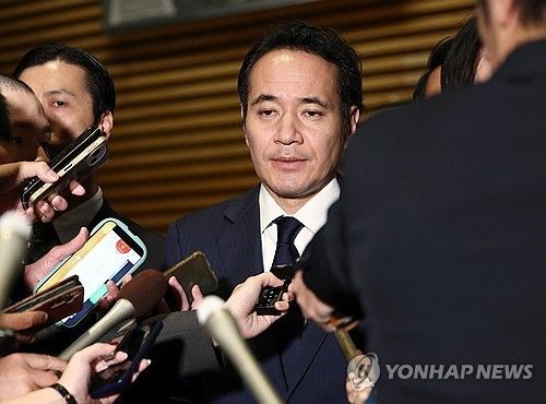 지난 14일 사임 발표하는 야나 가즈오 농림수산상. 출처=연합뉴스