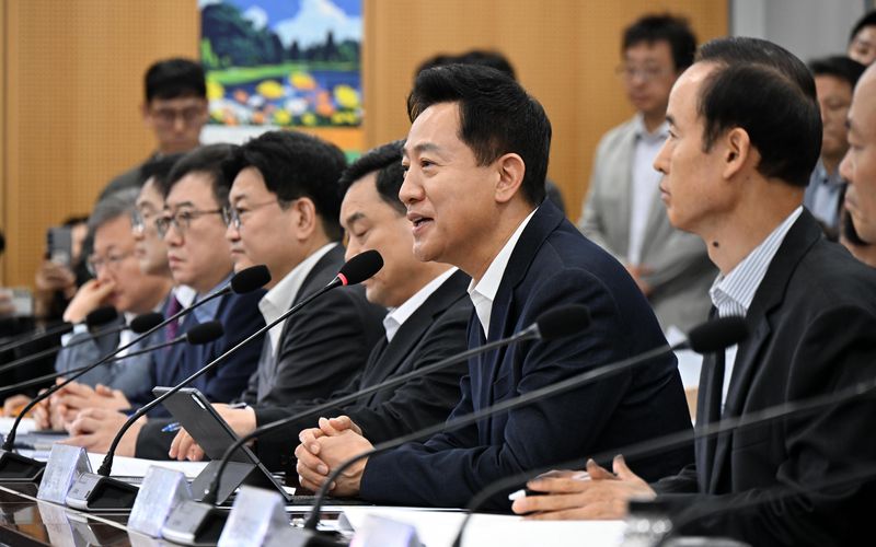 [서울=뉴시스] 오세훈 서울시장이 지난 14일 오전 서울 중구 서울시청에서 열린 '제204차 서울특별시구청장협의회'에서 인사말을 하고 있다. (사진=서울시 제공) 2026.10.14. photo@newsis.com *재판매 및 DB 금지