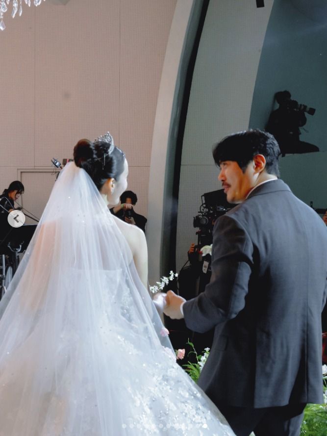 미모의 KCM 아내 "15년 만에 결혼식, 뜻깊어…큰 사랑과 축복 감사"