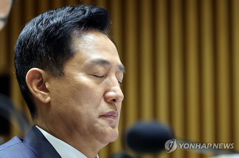 생각에 잠긴 오세훈 시장 (출처=연합뉴스)