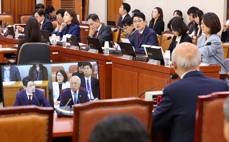 주진우 국민의힘 의원이 15일 서울 여의도 국회에서 열린 법제사법위원회 국정감사(법제처)에서 조원철 법제처장에게 질의하고 있다. 뉴시스