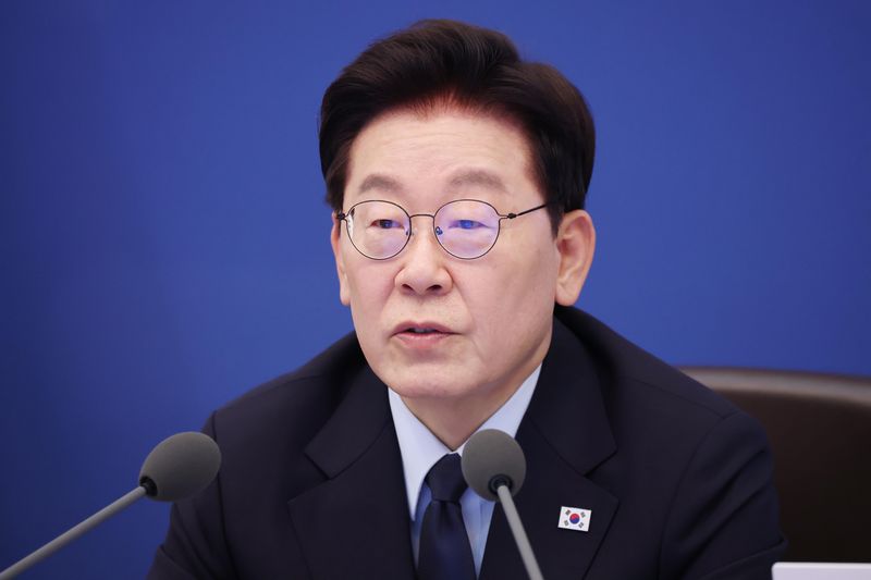 [서울=뉴시스] 조성봉 기자= 이재명 대통령이 15일 청와대에서 열린 수석보좌관회의에서 발언하고 있다. (청와대통신사진기자단) 2026.10.15. suncho21@newsis.com