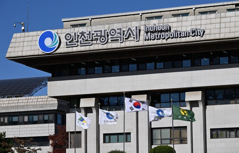 인천시는 최근 구월동 복합상가에서 발생한 사건으로 정신적 충격을 받은 시민들의 심리 회복을 돕기 위해 사건 현장 인근에 심리지원 부스를 설치하고 이동형 정신건강 상담 차량인 '마음안심버스'를 투입해 시민 대상 긴급 상담을 진행한다. 인천시 제공.
