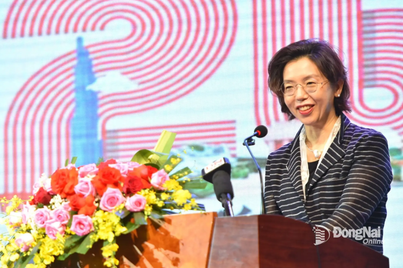 이미연 주베트남 한국대사관 대사가 15일 동나이시에서 열린 '2026 미트 코리아' 행사에서 발표하고 있다. 동나이시 제공